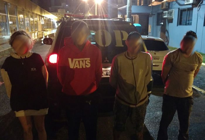Moça e adolescente são flagrados vendendo crack no Bairro dos Municípios