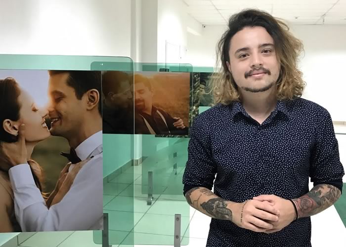 Avantis recebe exposição fotográfica que celebra o amor e a diversidade