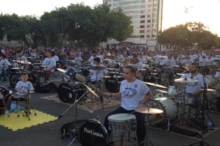 Mais de 80 bateristas participam do Festival BatucAçu em Itajaí