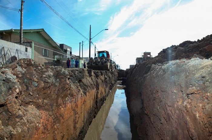 Rua Satyro Loureiro recebe ampliação na drenagem, em Itajaí