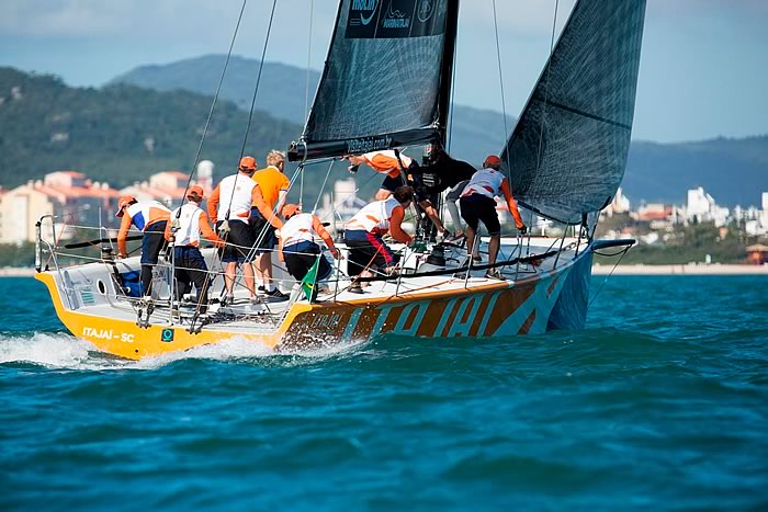 Itajaí Saling Team vence quatro regatas no final de semana