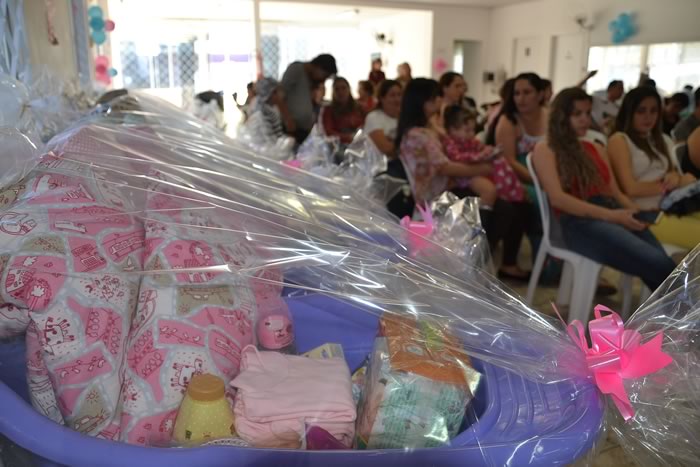 Grupo de Gestantes de Camboriú recebe kits e enxovais