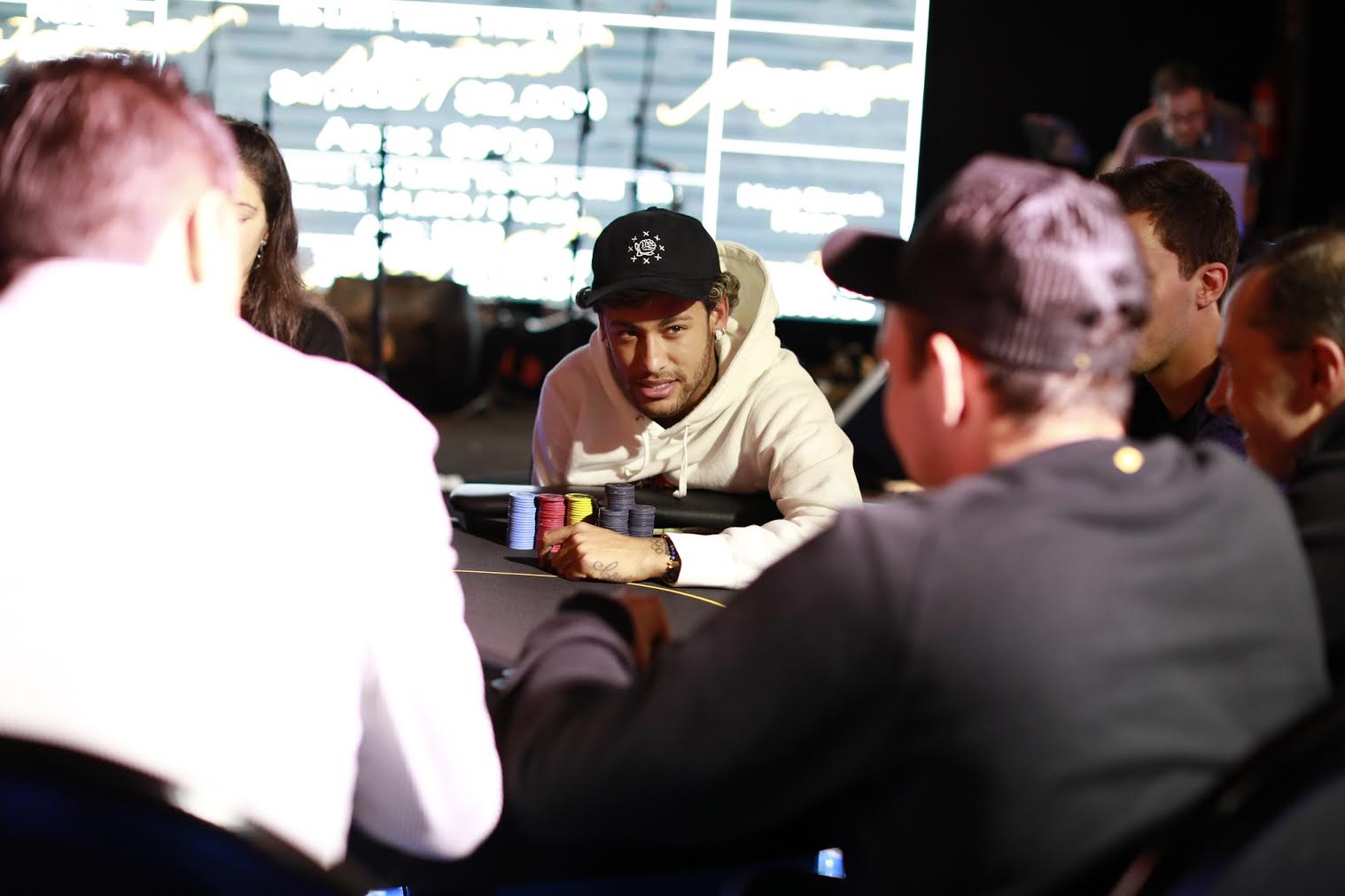 Neymar Jr. promove jogo de poker e balada com vips em Itapema
