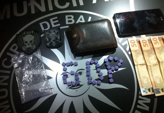 Homem é preso com 42 comprimidos de ecstasy na Avenida Atlântica 1 42 comprimidos de ecstasy