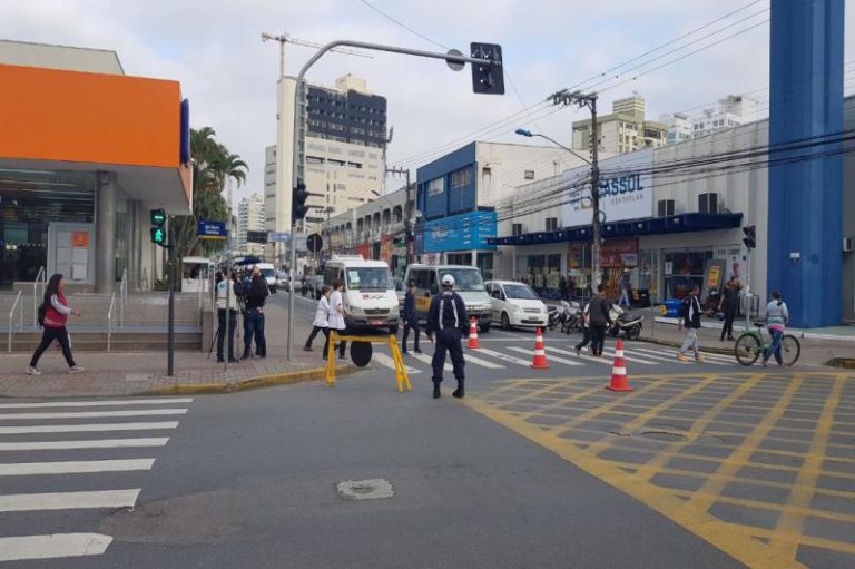 Corredor exclusivo para ônibus e alteração no trânsito no centro de Itajaí