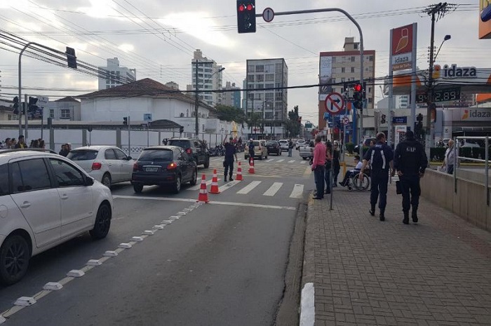 Mudança nos semáforos organizará trânsito na avenida Sete de Setembro, em Itajaí