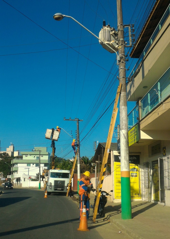 Prefeitura de Camboriú requalifica iluminação para aumentar segurança na Rua Santo Amaro