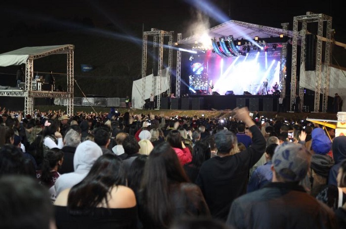 Show da dupla Zezé Di Camargo e Luciano atrai multidão para Festa do Colono
