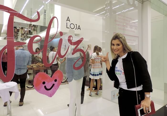 Loja Feliz do Balneário Shopping recebe madrinhas da campanha do Mc Dia Feliz