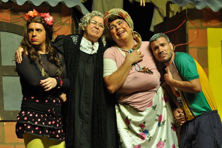 Teatro Municipal Bruno Nitz recebe comédia “Muito Além da Janela” nesta quinta-feira