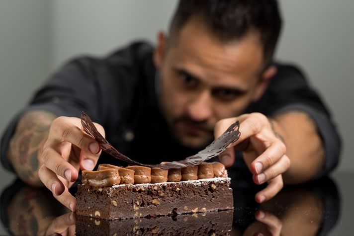 Chef pâtissier Diego Lozano destaca regionalidade do Sul em workshop em Balneário Camboriú