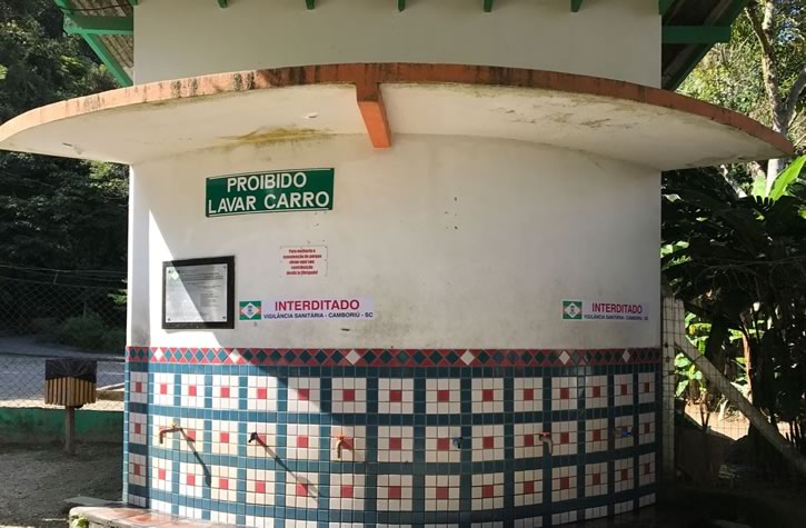 Prefeitura de Camboriú troca tubulação no Parque da Bica