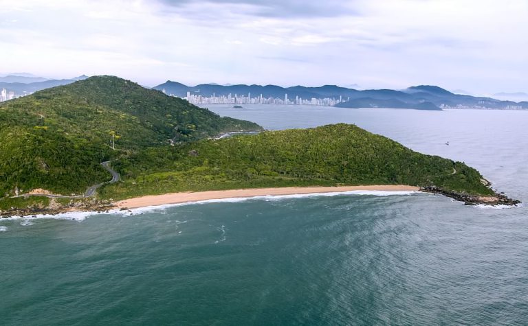 Desafio Lixo Zero inicia nas praias agrestes de Balneário Camboriú