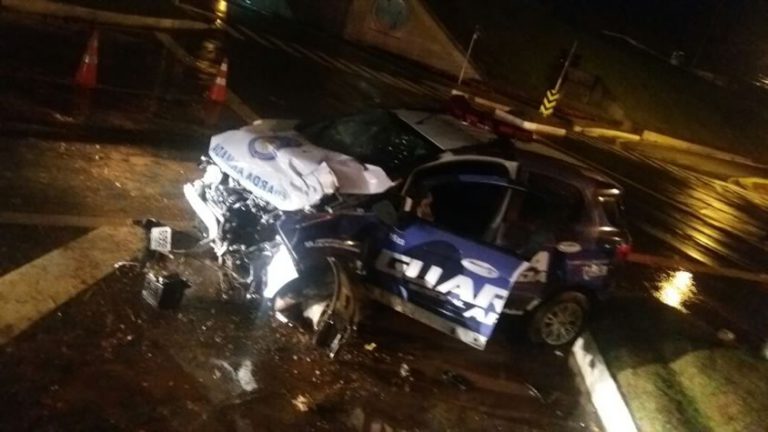 Viatura da Guarda Municipal se acidenta durante a madrugada