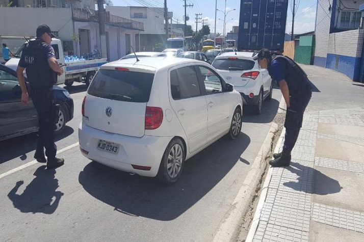 Fiscalização flagra transporte irregular no bairro Cordeiros, em Itajaí