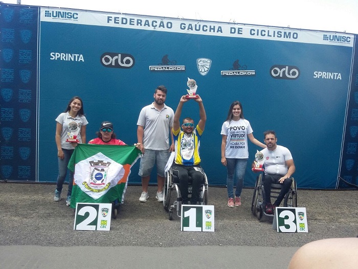 Paratleta de Camboriú fica em segundo lugar durante prova de handbike