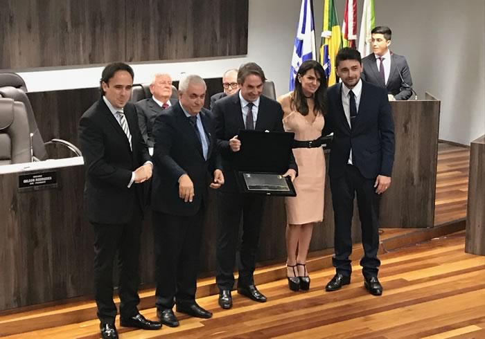 Jaimes Almeida Junior é condecorado Cidadão Honorário de Balneário Camboriú