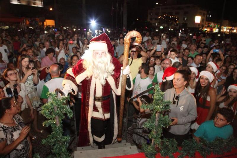 Abertura do Natal EnCanto emociona multidão em Itajaí
