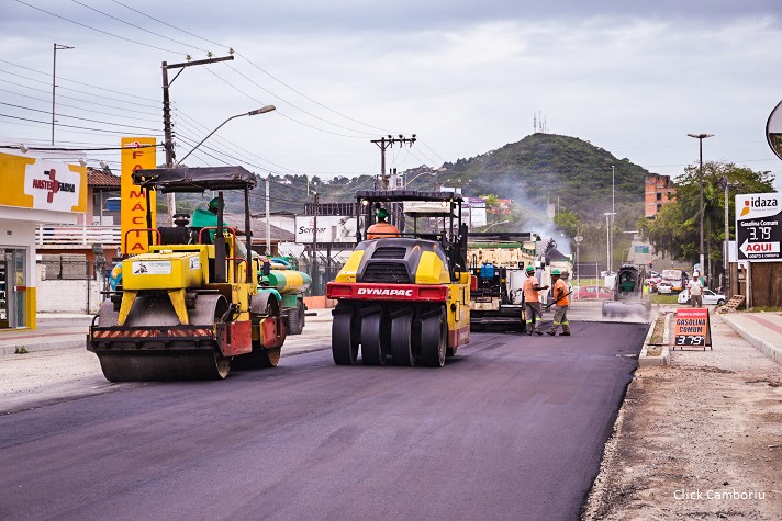 Primeiro trecho da Avenida Santa Catarina começa a ser asfaltado