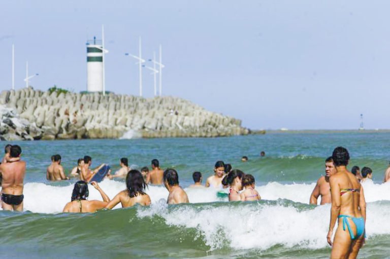 Praias de Itajaí são 100% próprias para banho