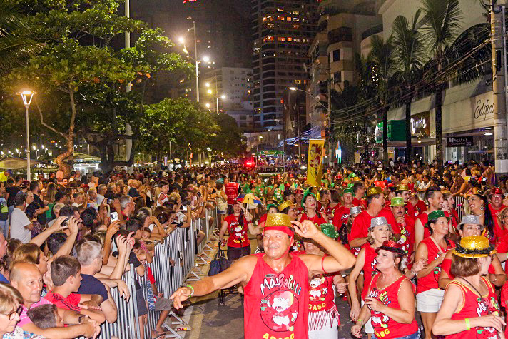 Primeiro dia de Desfile de Rua animou Carnaval em Balneário Camboriú