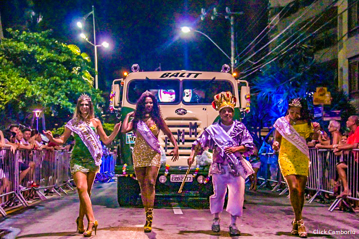 Domingo de Carnaval teve alegria e público animado em Balneário Camboriú