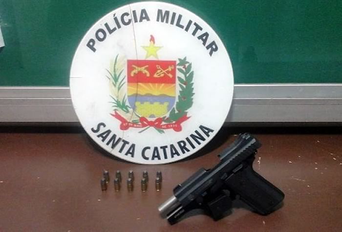 Pistola furtada em Florianópolis estava em posse de suspeitos na Interpraias