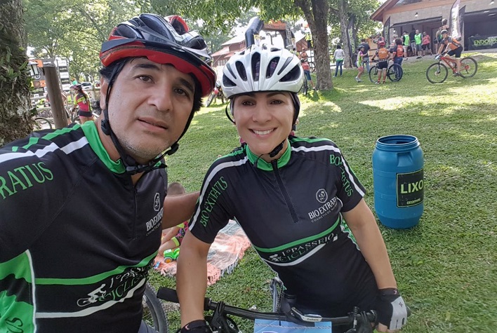 Casal volta para Camboriú com troféus de prova de mountain bike