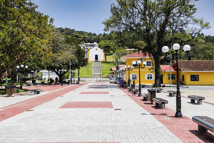 Praça do Pescador recebe Feira da Barra neste domingo