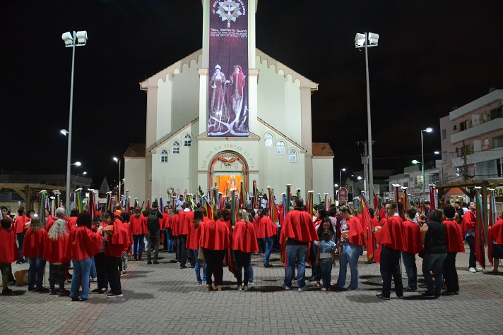 Após pausa da pandemia, festa do Divino Espirito Santo volta a ser realizada em Camboriú