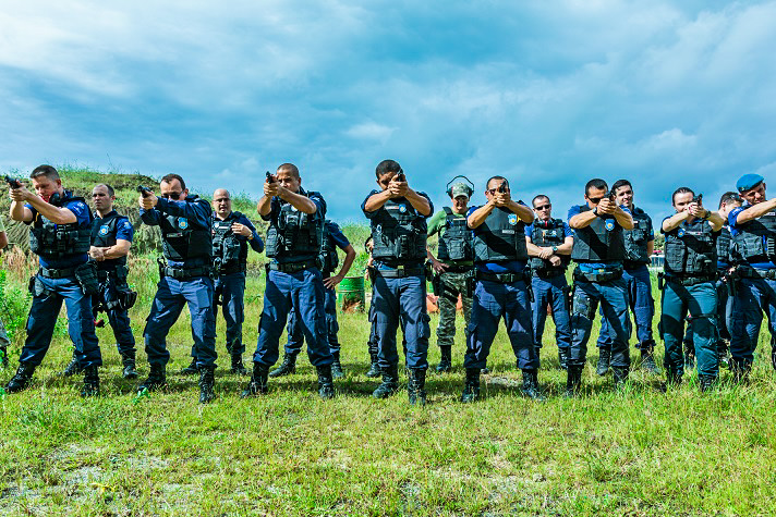 Guardas Municipais recebem treinamento de manuseio de armas de fogo