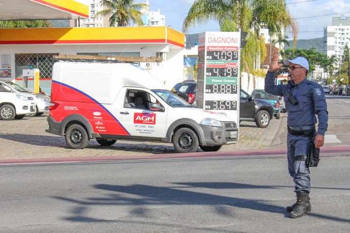 Itajaí monta força-tarefa para garantir reabastecimento ordenado