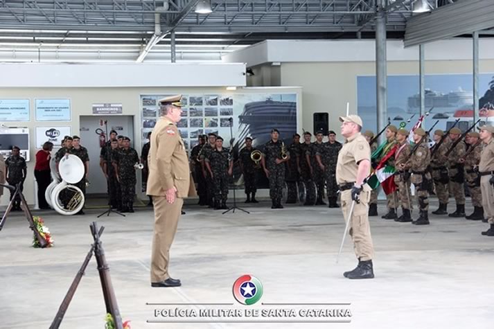 Solenidade em BC entrega medalhas e promove Policiais Militares da 3ª RPM