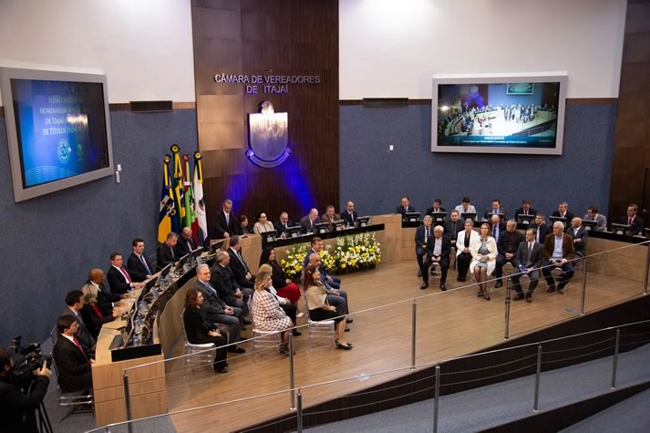 Câmara homenageia 21 personalidades na Sessão Solene de Aniversário de Itajaí