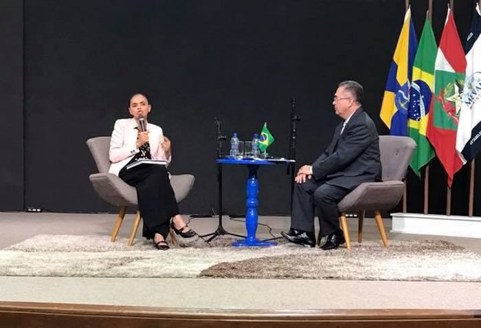 Marina Silva fala a pastores e líderes no Mevam, em Itajaí