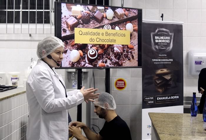 Apaixonados por chocolate marcam presença em palestra promovida pelo Balneário Saboroso