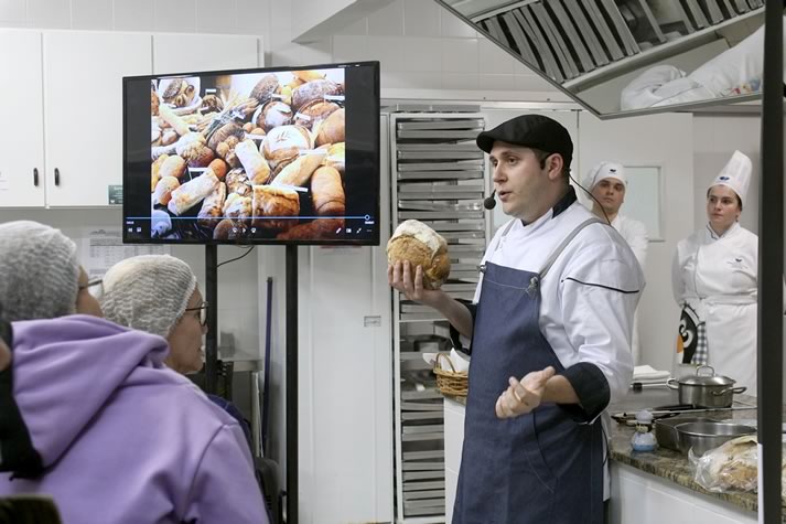 Apaixonados por pão de fermentação natural lotam workshop promovido pelo Balneário Saboroso