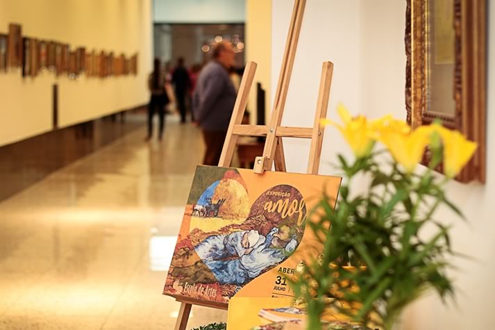 Exposição representa o amor em 40 obras de arte no Balneário Shopping