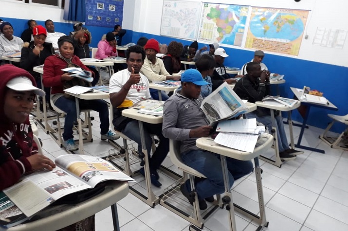 Casa da Família oferece aulas de português para estrangeiros