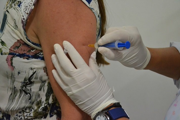 Camboriú traça meta para vacinar 95% da população contra febre amarela