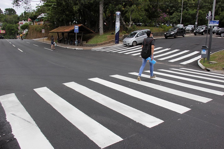 Pedestres e Condutores devem ficar atentos a faixa de pedestres