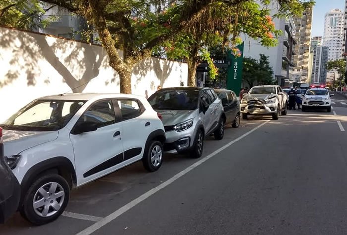 Condutor causa engavetamento na Avenida Brasil