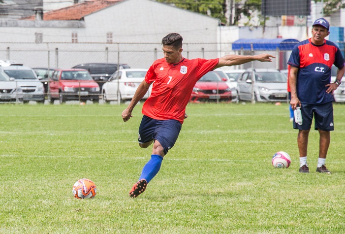 Rodrigo tem lesão séria no joelho e fica de fora do resto da temporada do Marcílio Dias