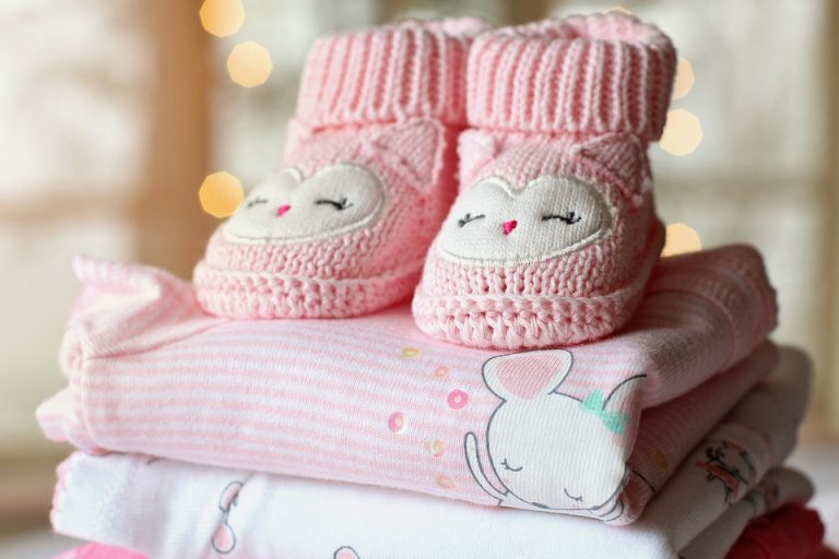 5 dicas para economizar na compra de roupa de crianças