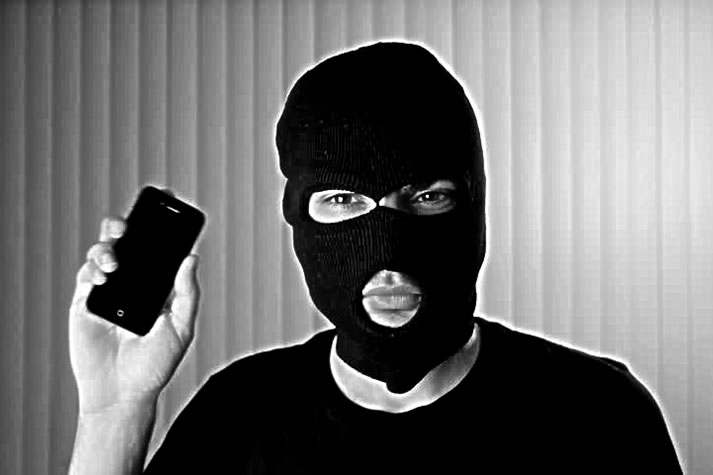 Homem furta celular na Avenida Atlântica, é rastreado e localizado