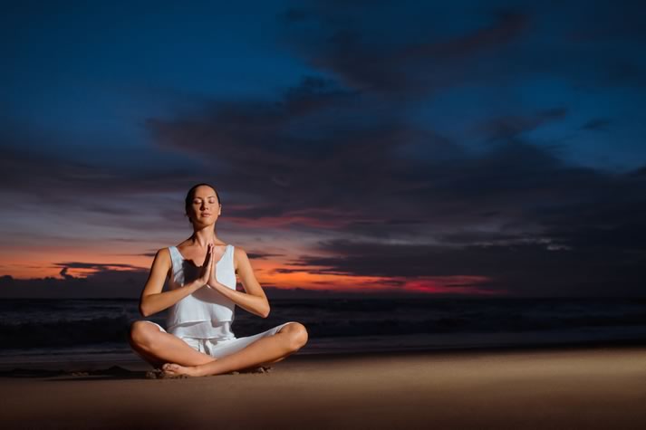 Discípulo de Osho e doutor em Psicologia ministra aulas de Felicidade e Meditação na Uniavan