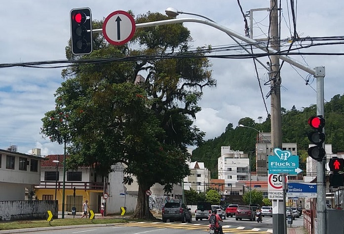 Semáforo da Rua Jordânia começou a funcionar nesta terça-feira