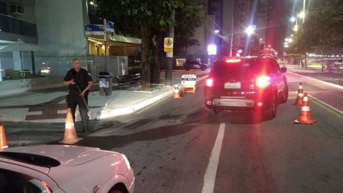 Blitz da Lei Seca aperta o cerco em Balneário Camboriú