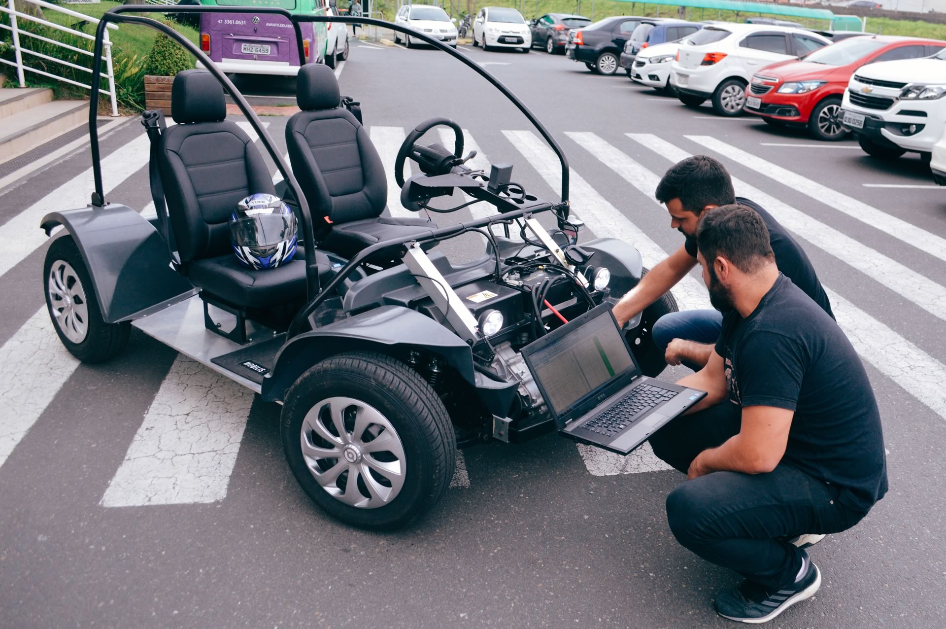 Cursos de Engenharia Elétrica e Mecânica da UniAvan projetam carro elétrico para competição nacional