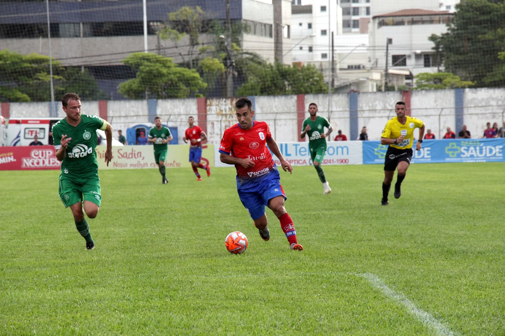 Em jogo de casa cheia, Marcílio Dias vence a Chapecoense por 2 a 0 e segue no G-4